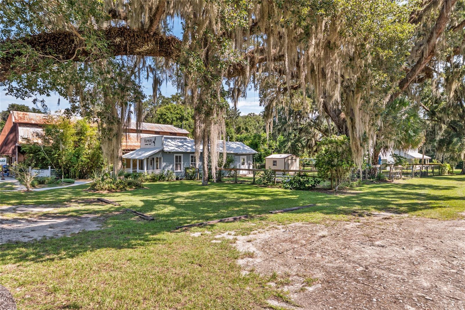 TOWN/MCINTOSH - Residential