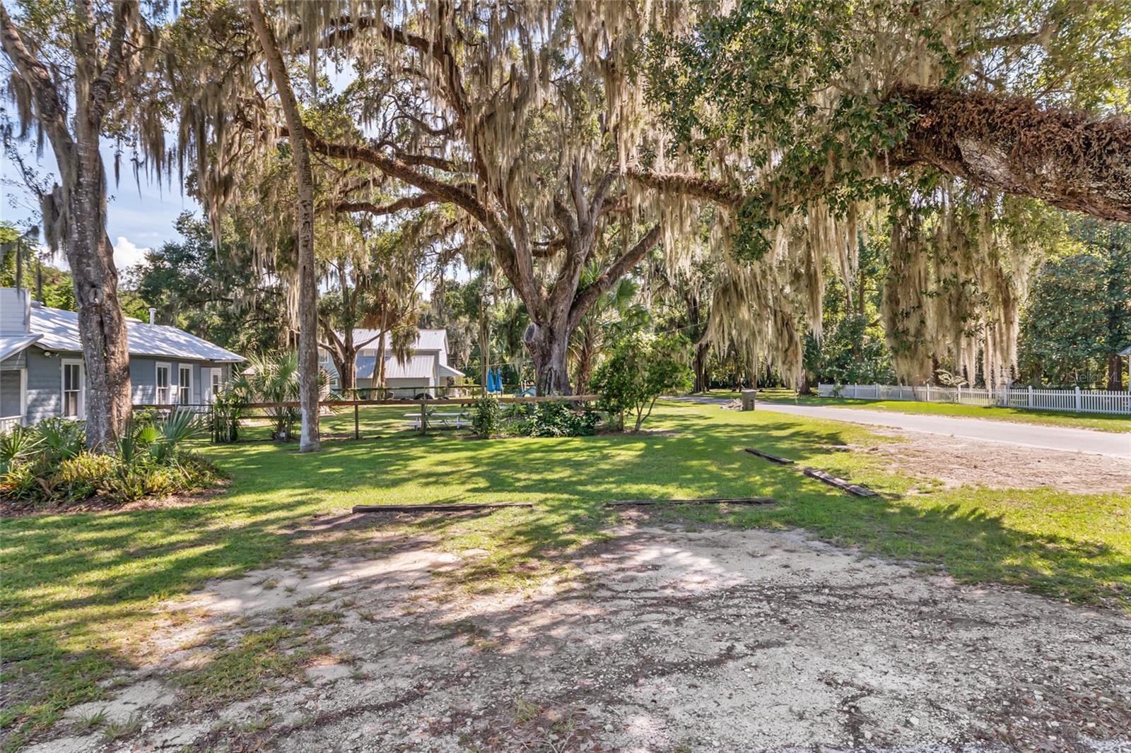 TOWN/MCINTOSH - Residential