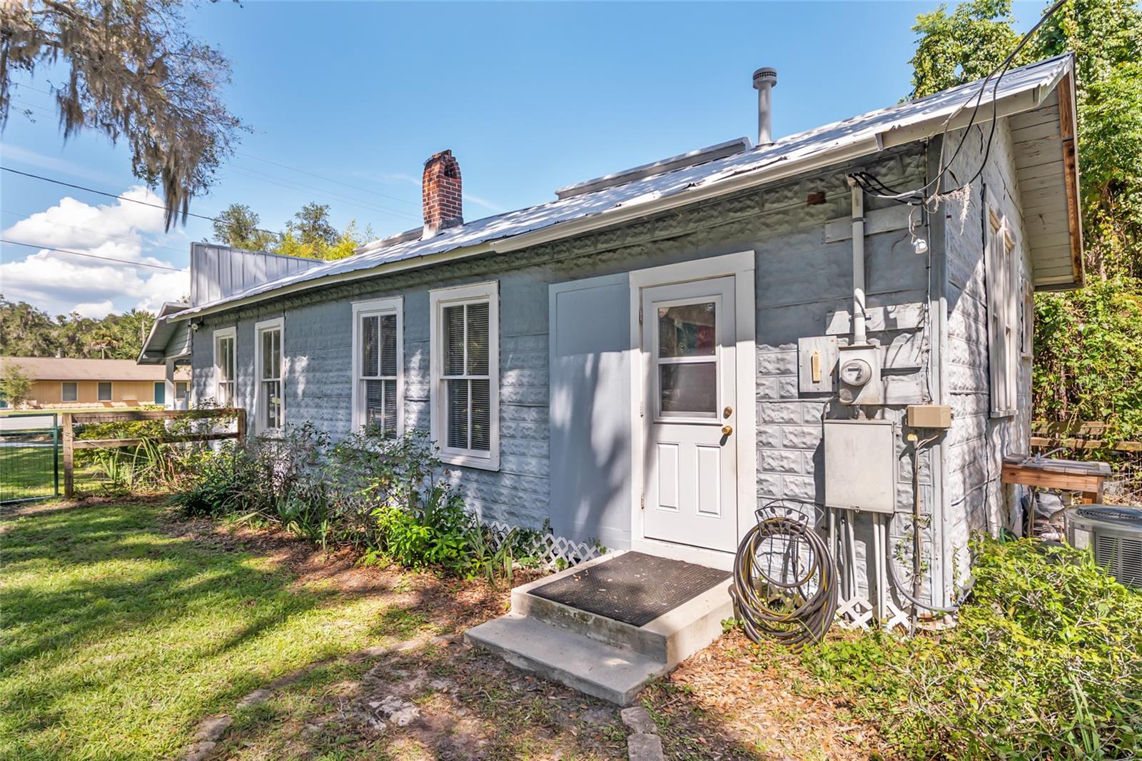 TOWN/MCINTOSH - Residential