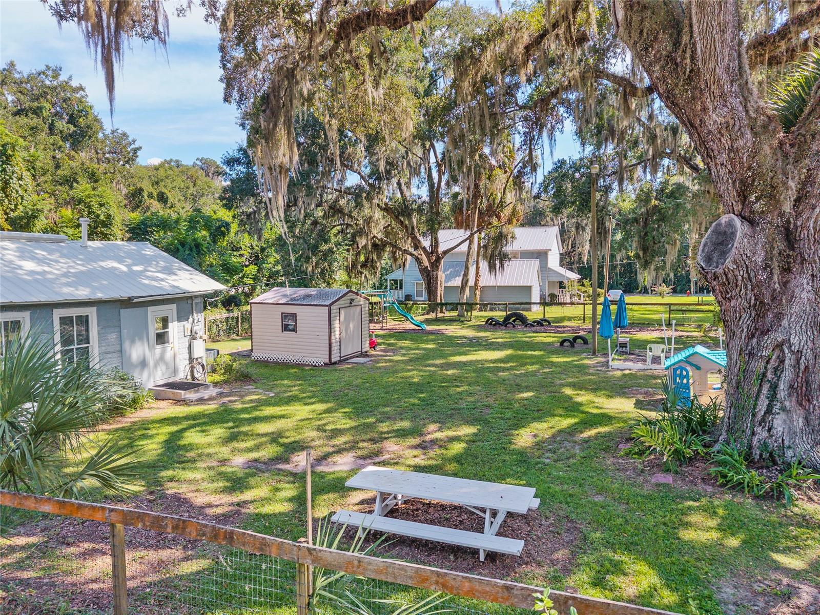 TOWN/MCINTOSH - Residential