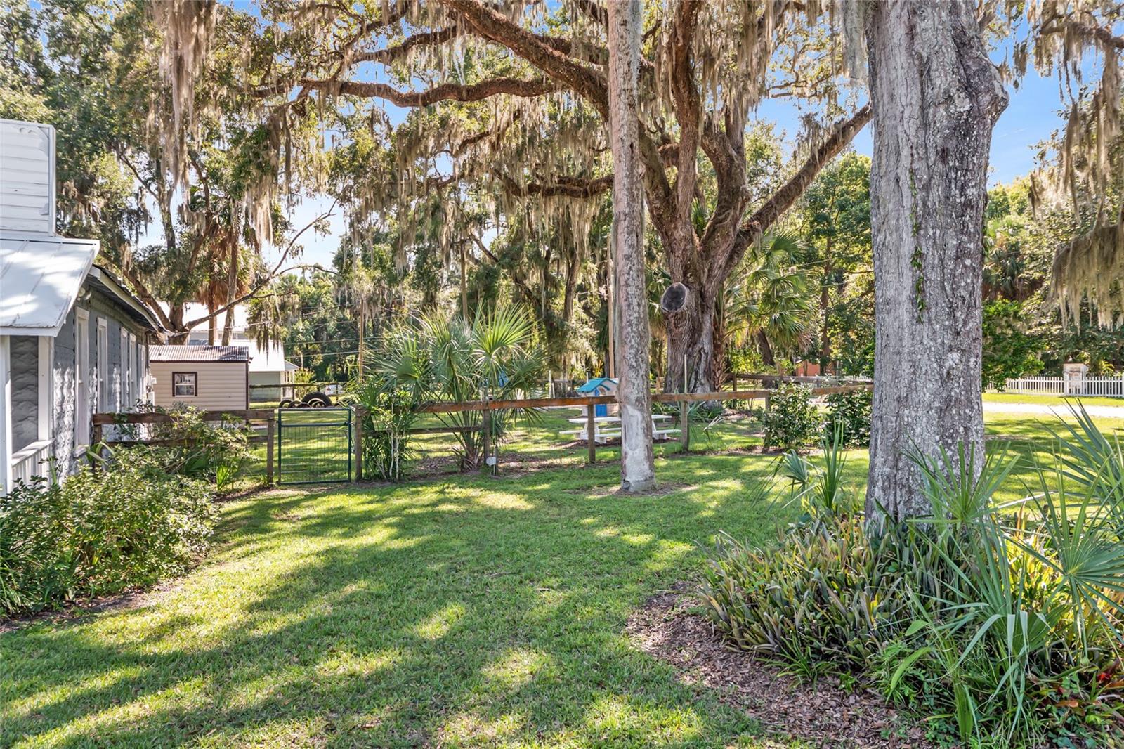 TOWN/MCINTOSH - Residential