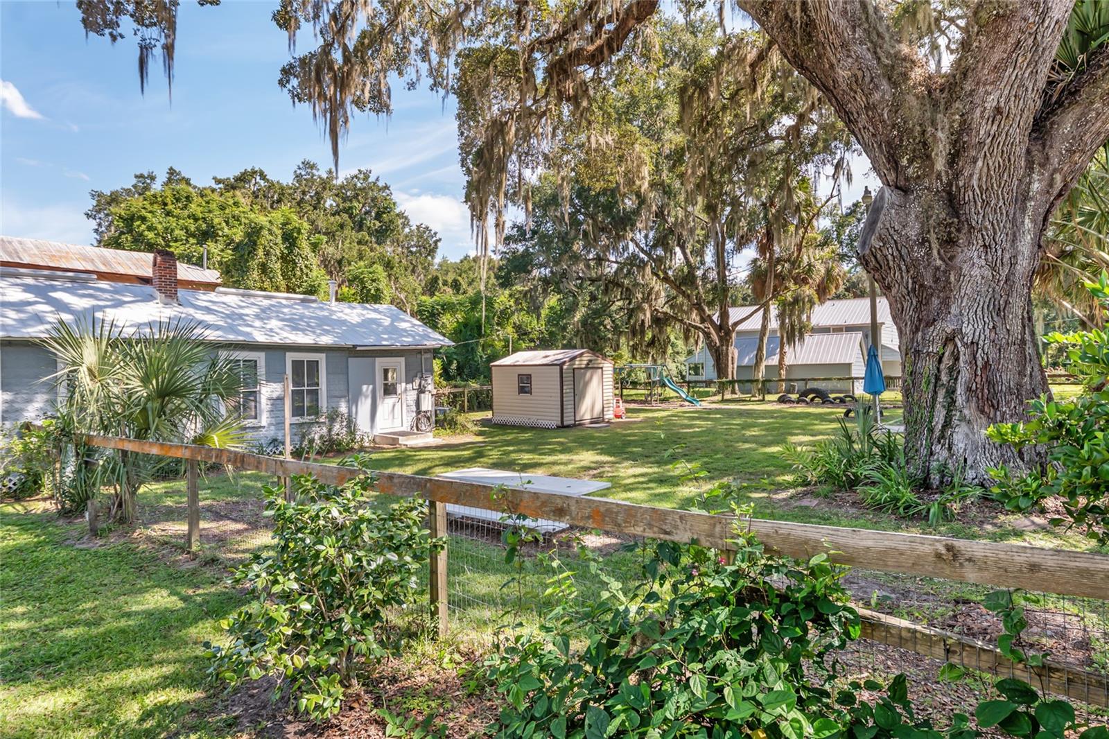 TOWN/MCINTOSH - Residential