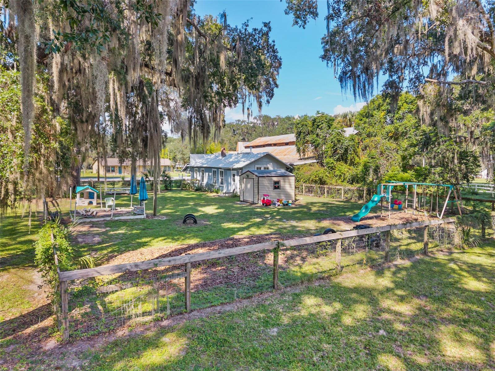 TOWN/MCINTOSH - Residential