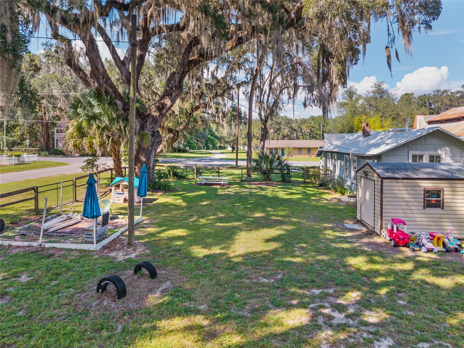 TOWN/MCINTOSH - Residential