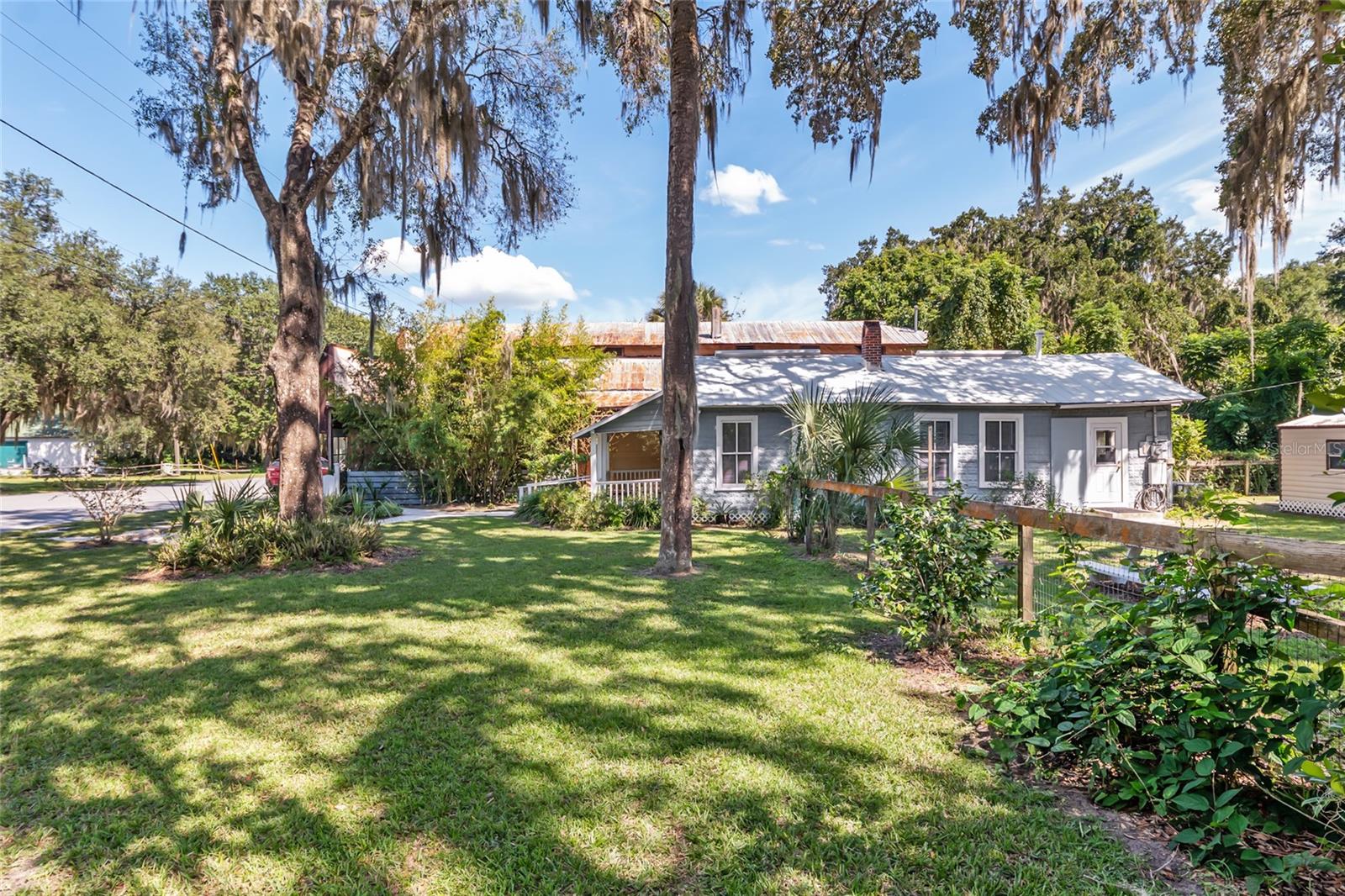 TOWN/MCINTOSH - Residential