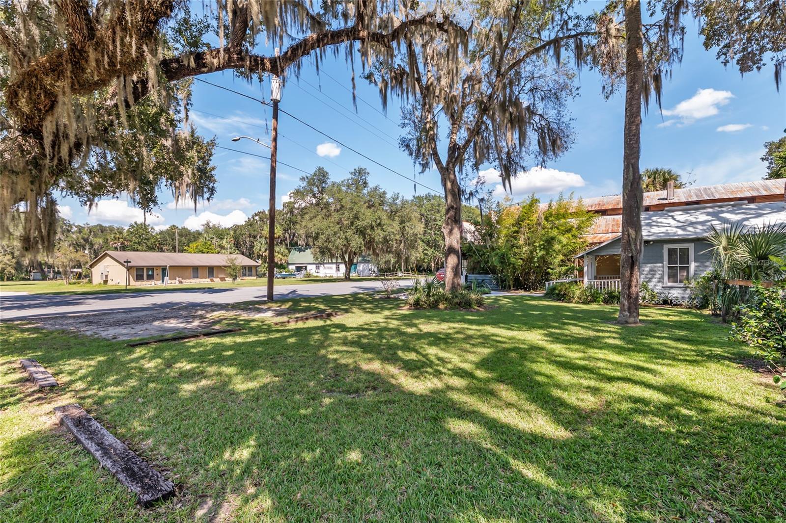 TOWN/MCINTOSH - Residential