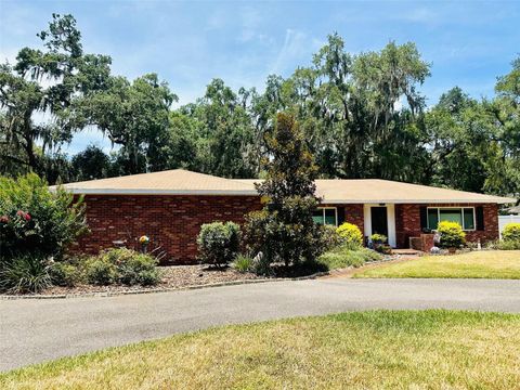 A home in LAKELAND