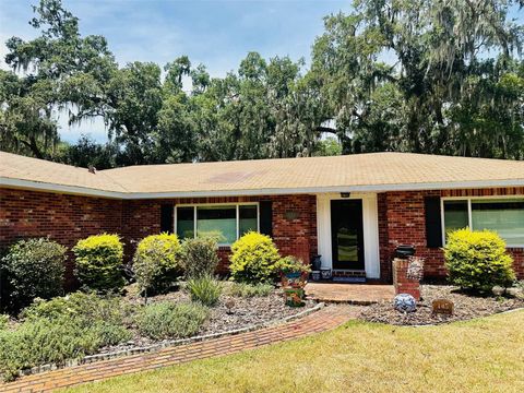 A home in LAKELAND