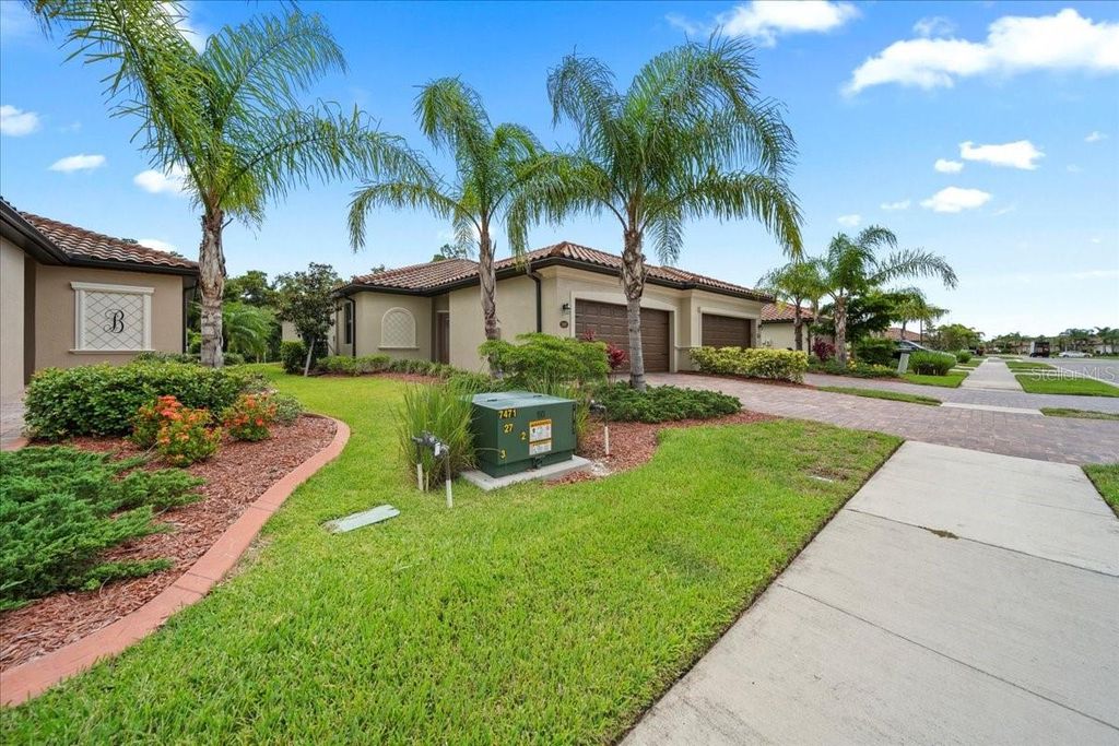 Photo of 12067 Amica Loop, Venice, FL 34293 (MLS # L4954105)