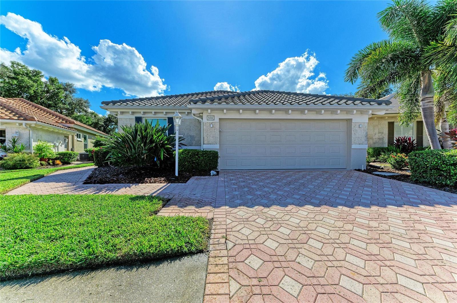 8352 CANARY PALM COURT
