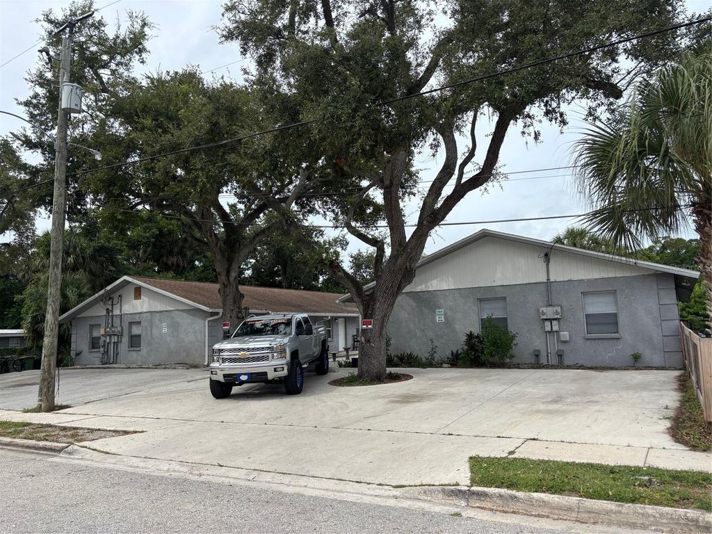 Photo of 2381 Leon Avenue, Sarasota, FL 34234 (MLS # A4665510)