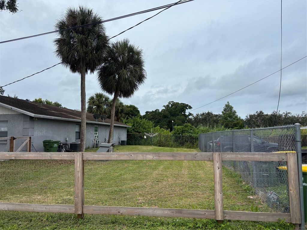 Photo of 2381 Leon Avenue, Sarasota, FL 34234 (MLS # A4665510)