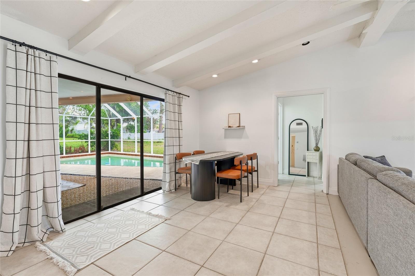 COUNTRY PLACE - Residential