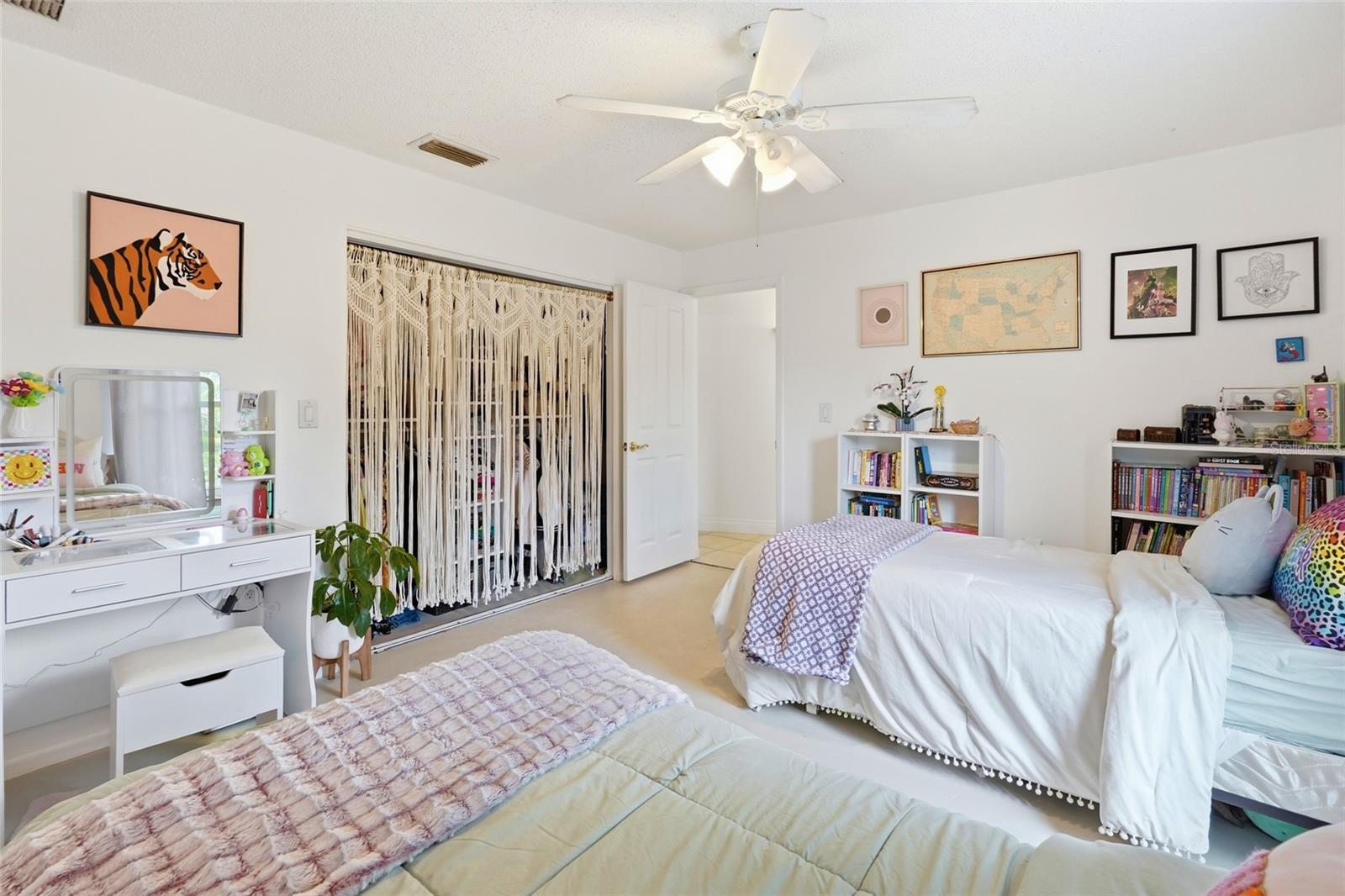 COUNTRY PLACE - Residential