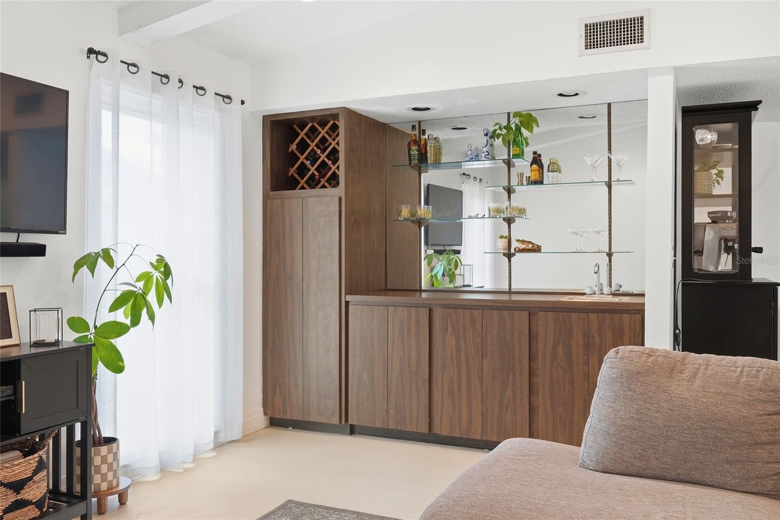 COUNTRY PLACE - Residential