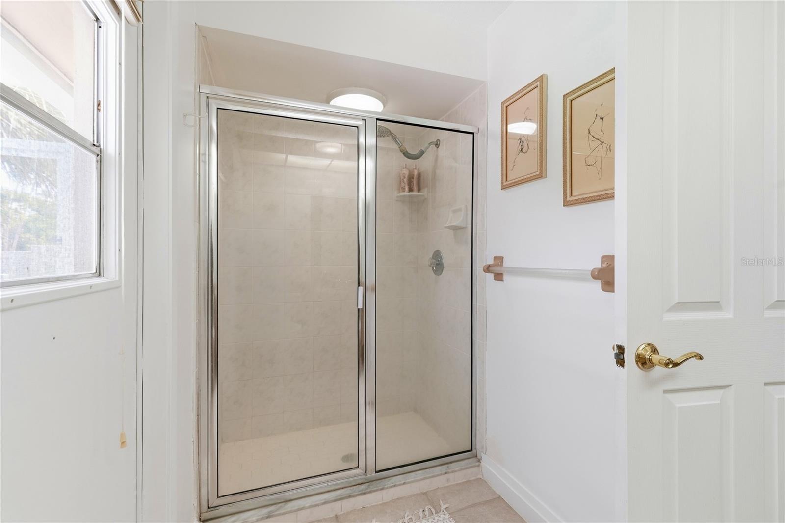 COUNTRY PLACE - Residential