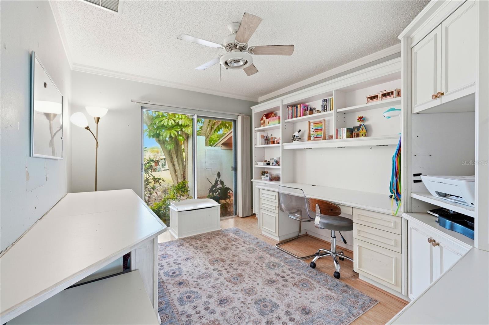 COUNTRY PLACE - Residential