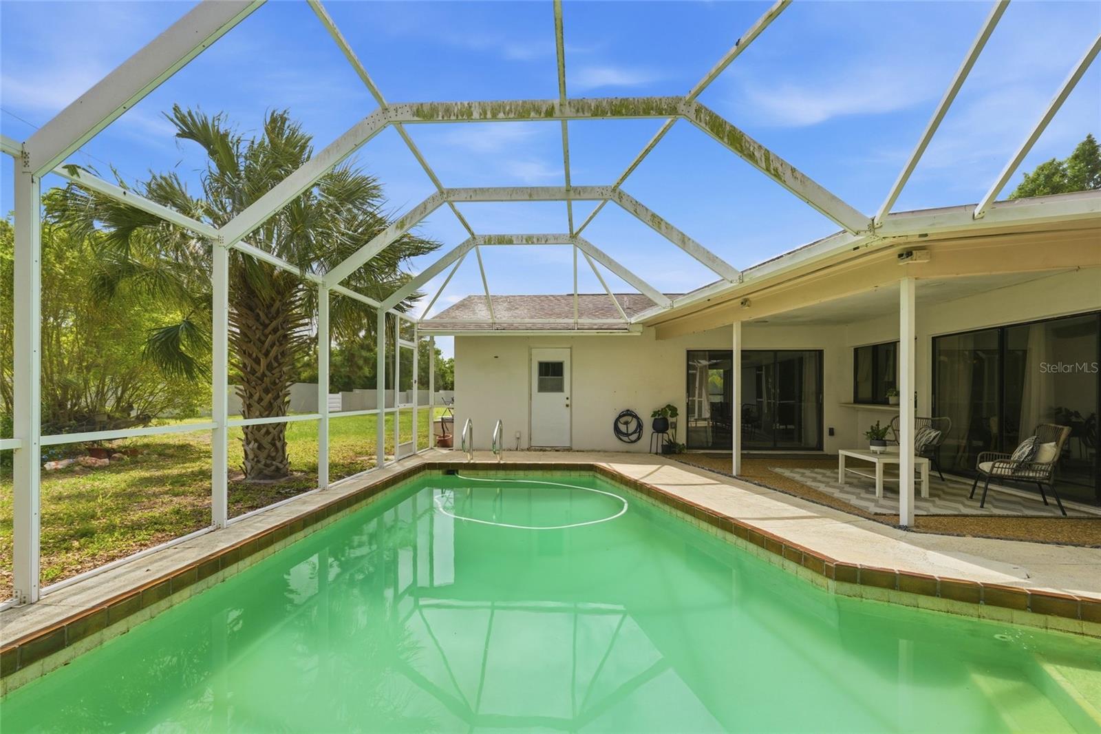 COUNTRY PLACE - Residential