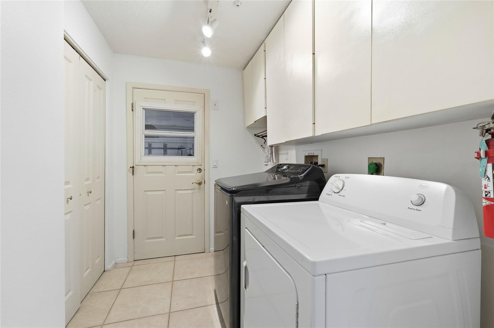 COUNTRY PLACE - Residential