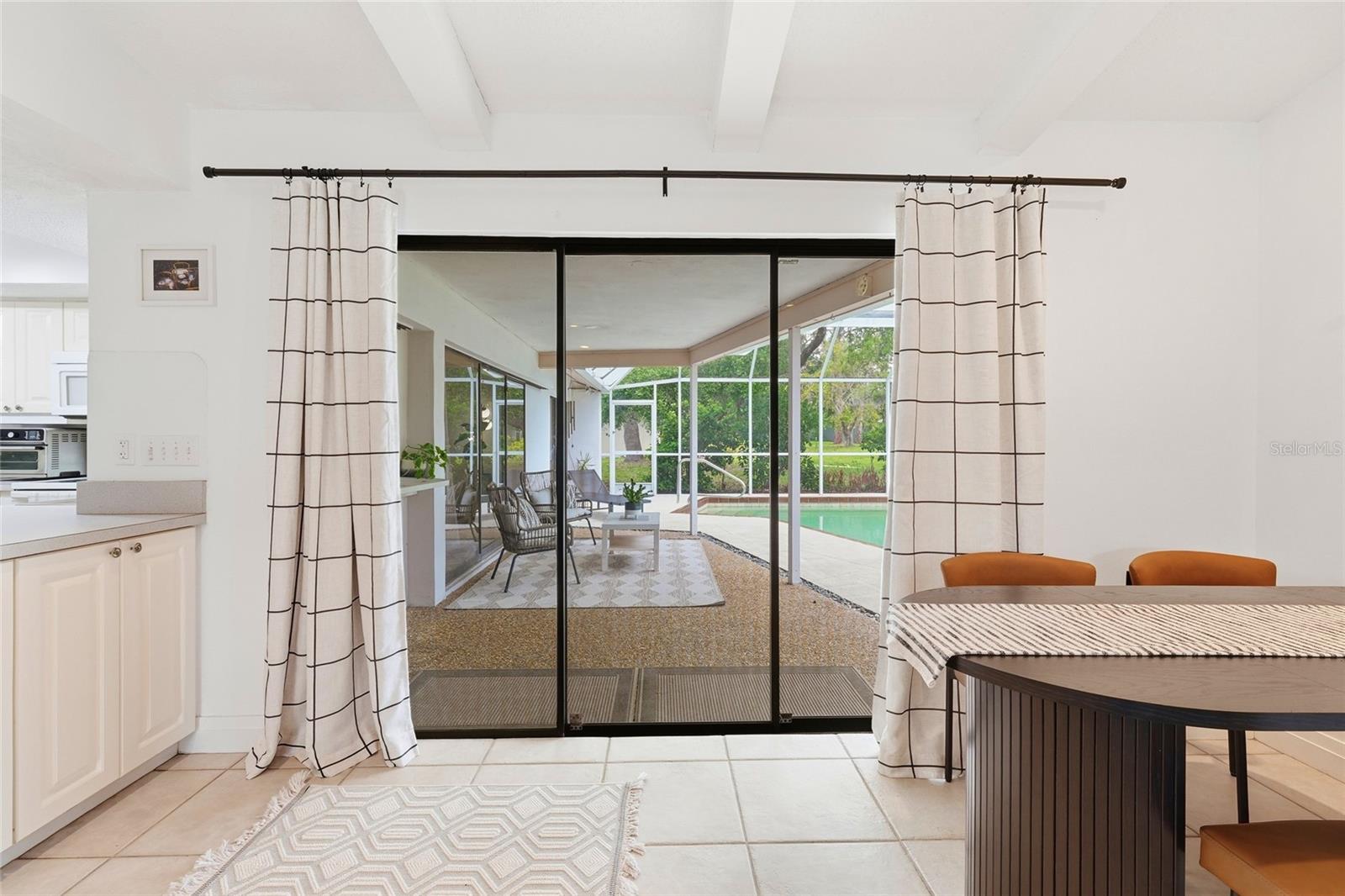 COUNTRY PLACE - Residential