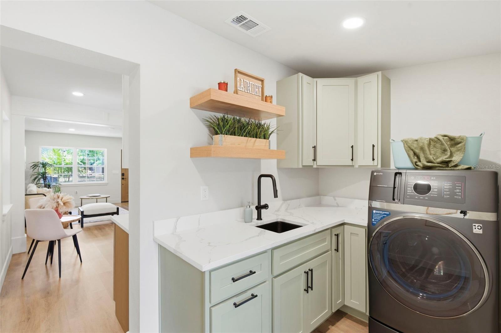 JUNGLE TERRACE SEC B - Residential