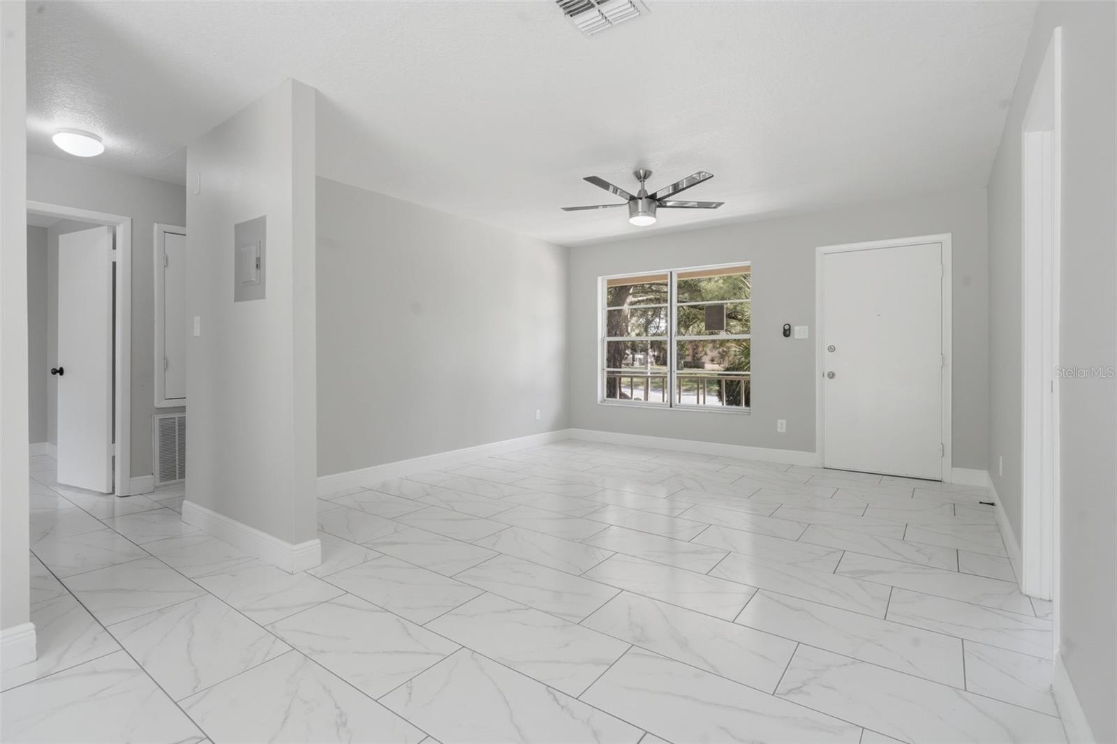 TWIN LAKES MANOR ADD 02 - Residential