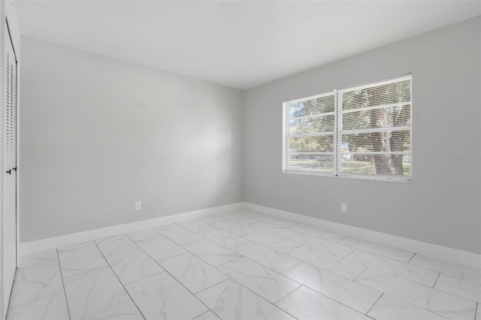 TWIN LAKES MANOR ADD 02 - Residential