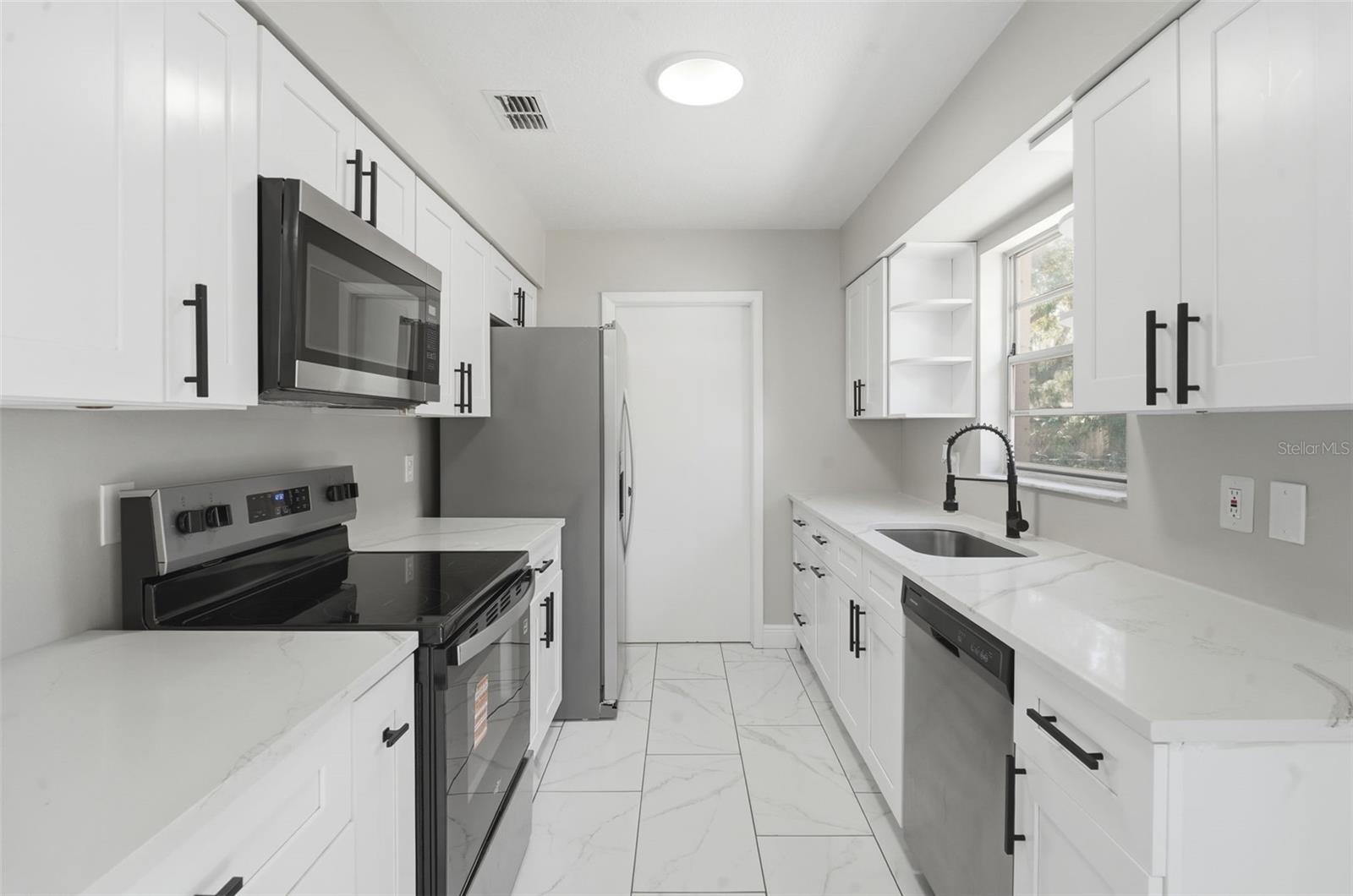 TWIN LAKES MANOR ADD 02 - Residential