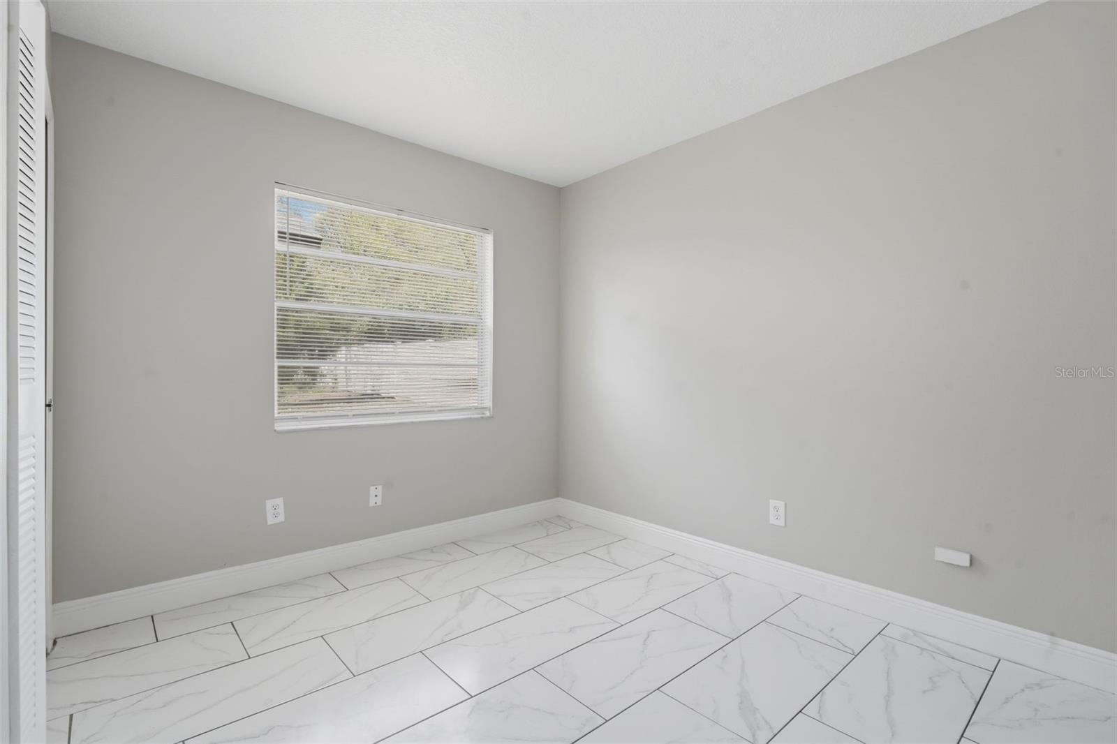 TWIN LAKES MANOR ADD 02 - Residential