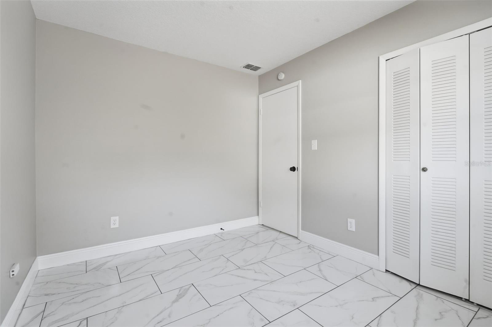 TWIN LAKES MANOR ADD 02 - Residential