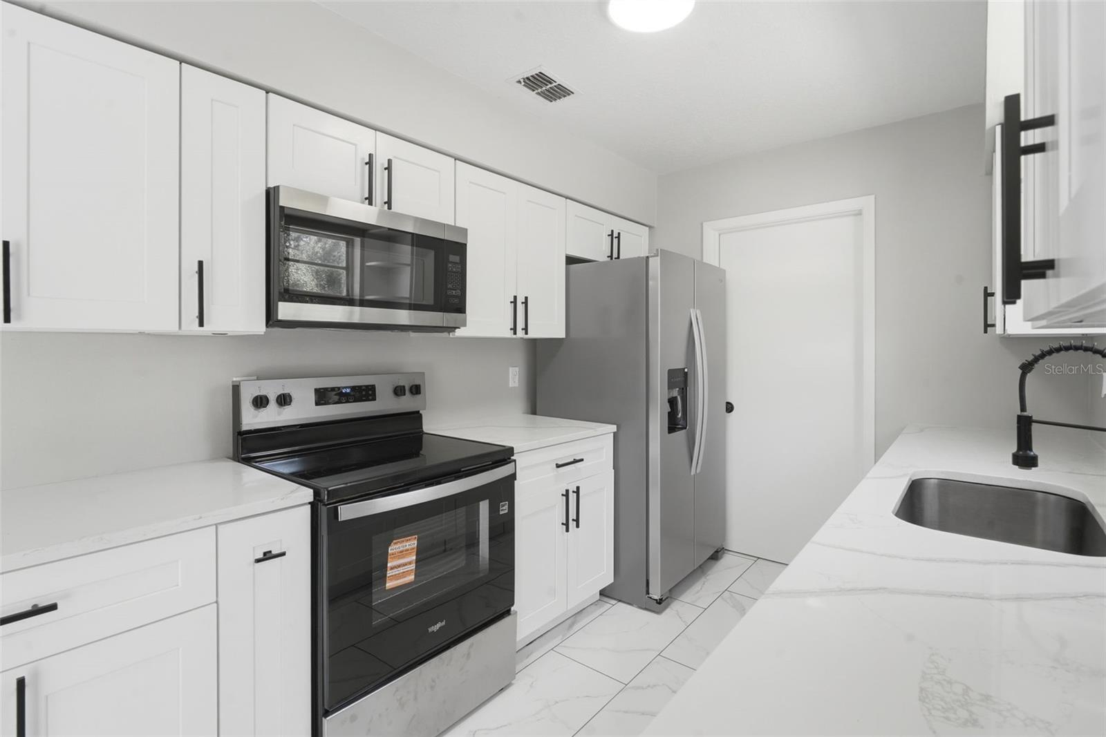 TWIN LAKES MANOR ADD 02 - Residential