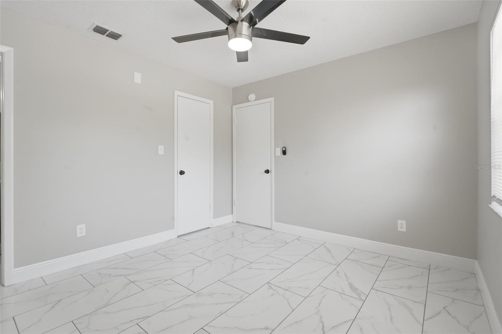 TWIN LAKES MANOR ADD 02 - Residential