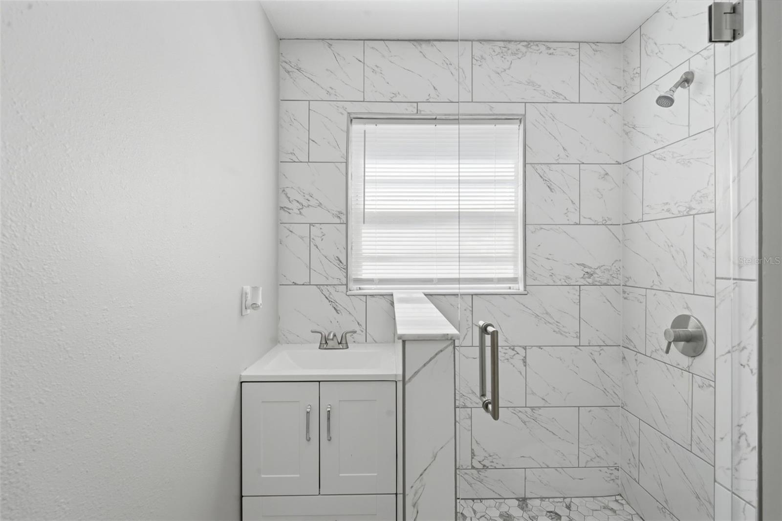 TWIN LAKES MANOR ADD 02 - Residential