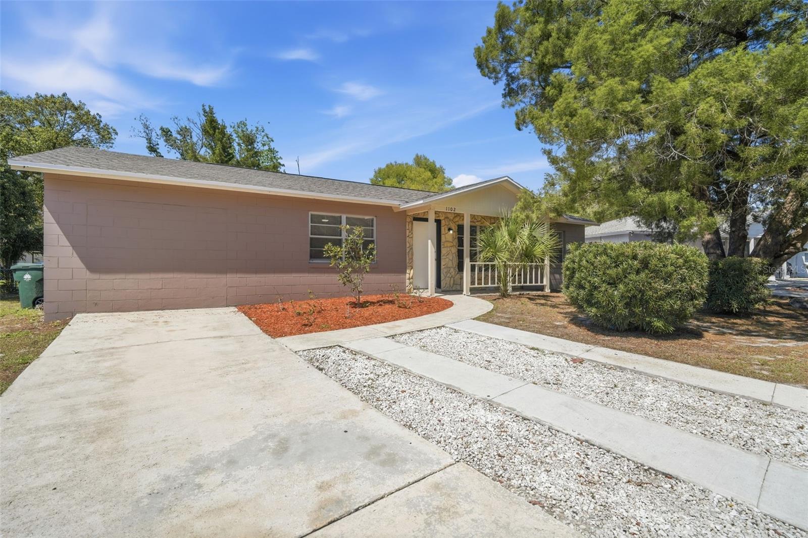 TWIN LAKES MANOR ADD 02 - Residential