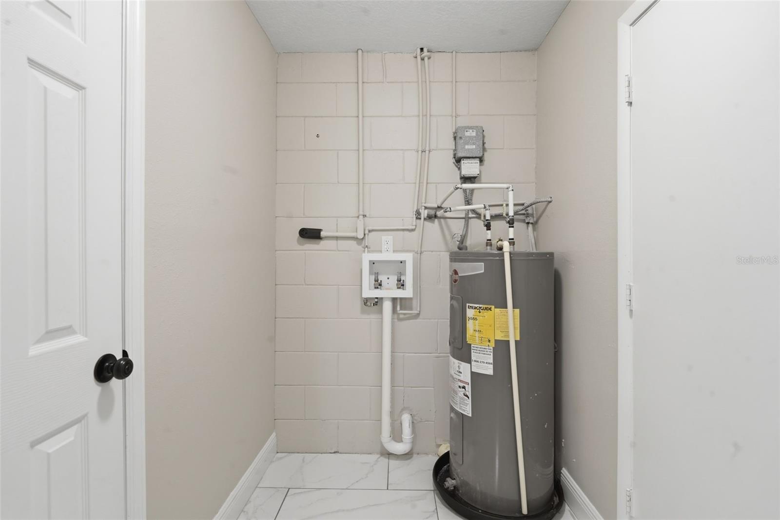 TWIN LAKES MANOR ADD 02 - Residential