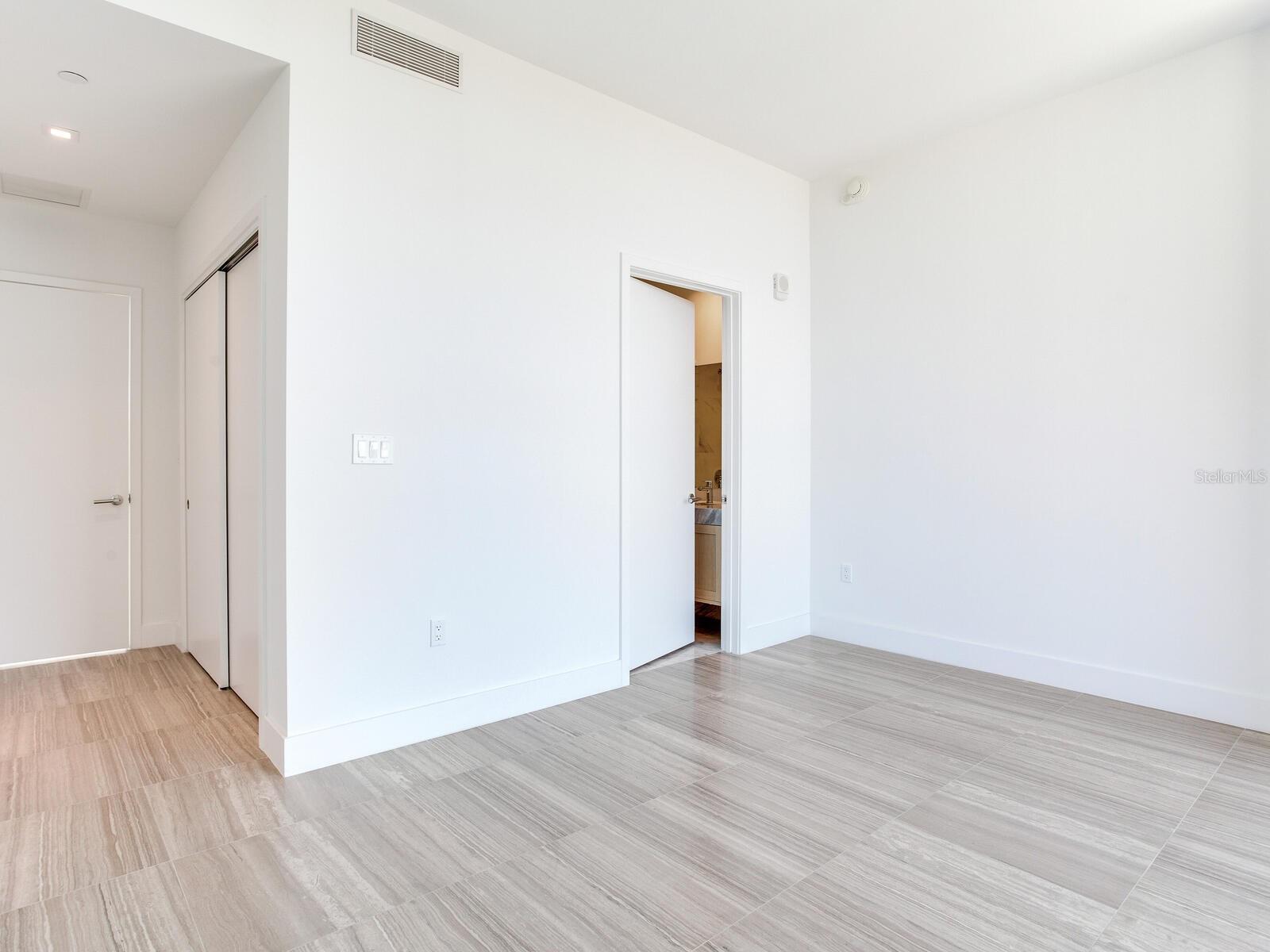 3105 BAY OAKS CONDO PCL #2204 - Residential Lease