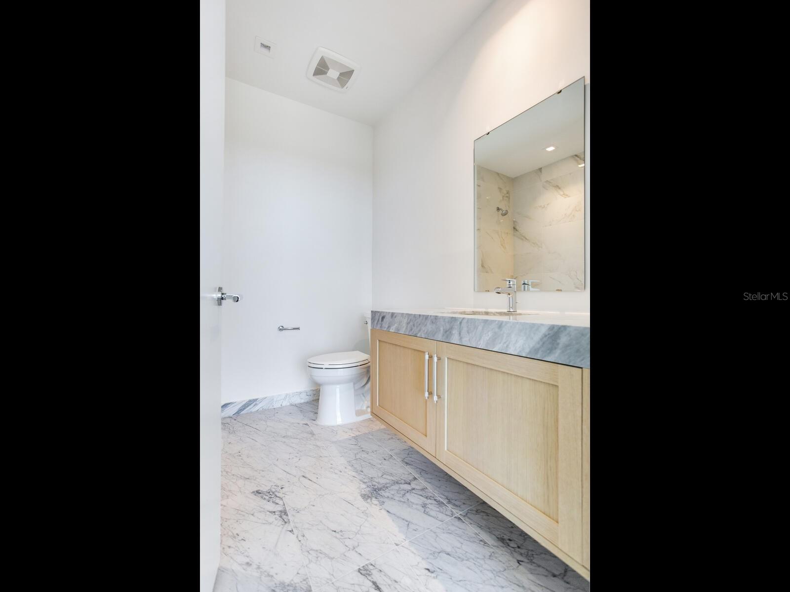 3105 BAY OAKS CONDO PCL #2204 - Residential Lease