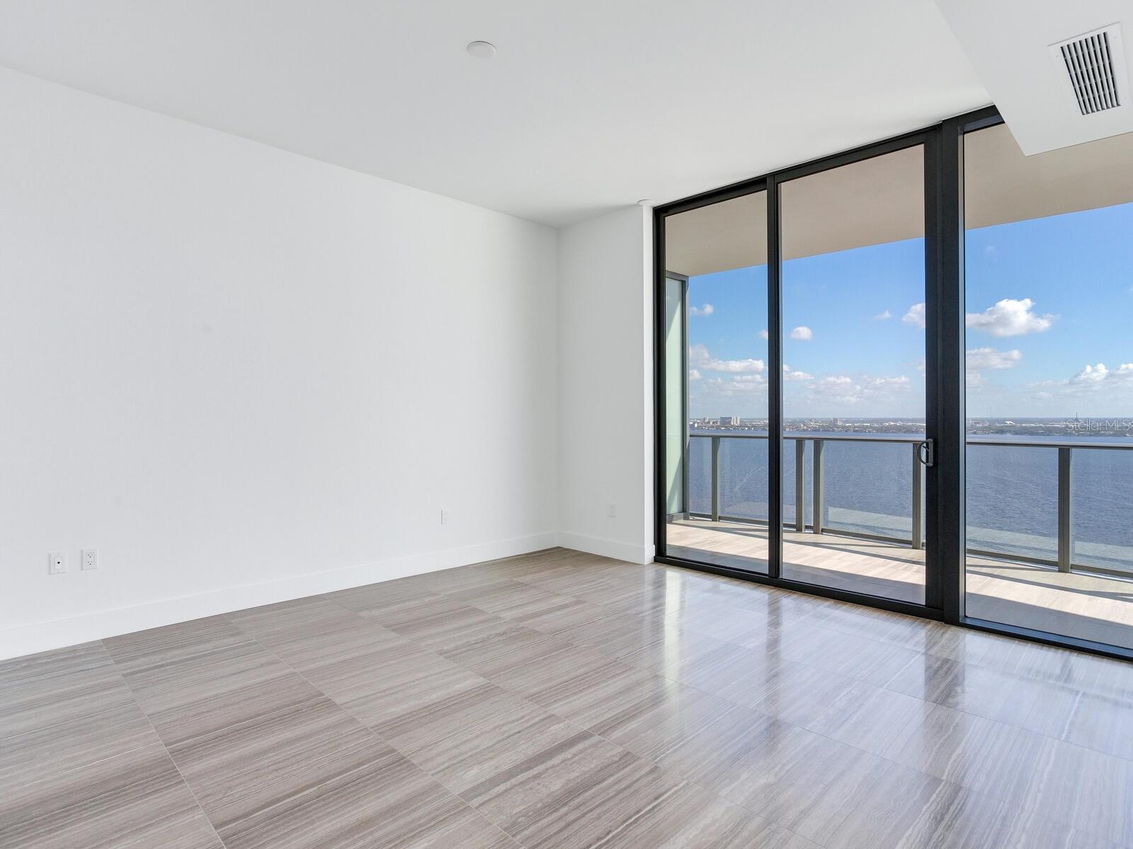 3105 BAY OAKS CONDO PCL #2204 - Residential Lease