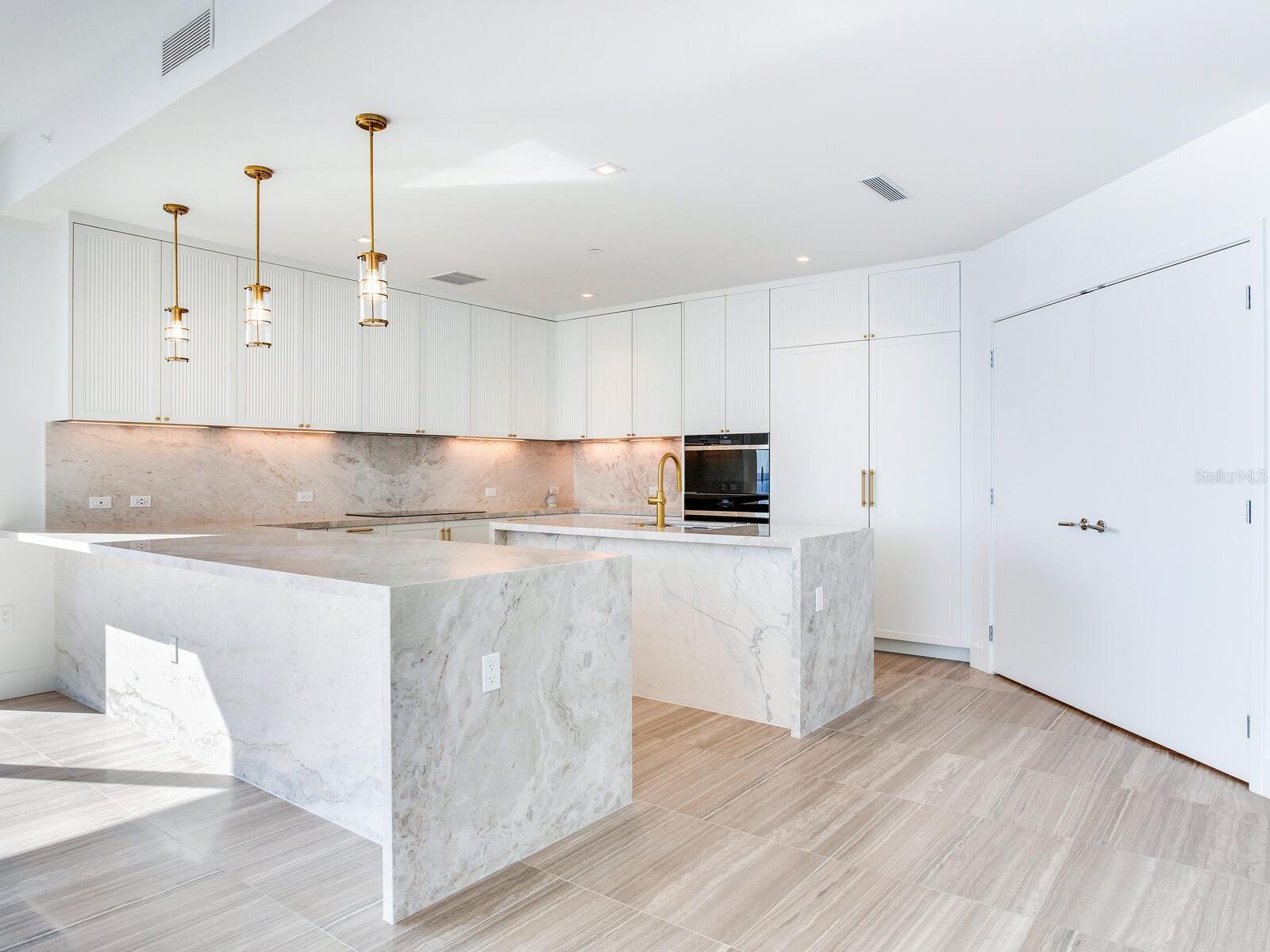 3105 BAY OAKS CONDO PCL #2204 - Residential Lease