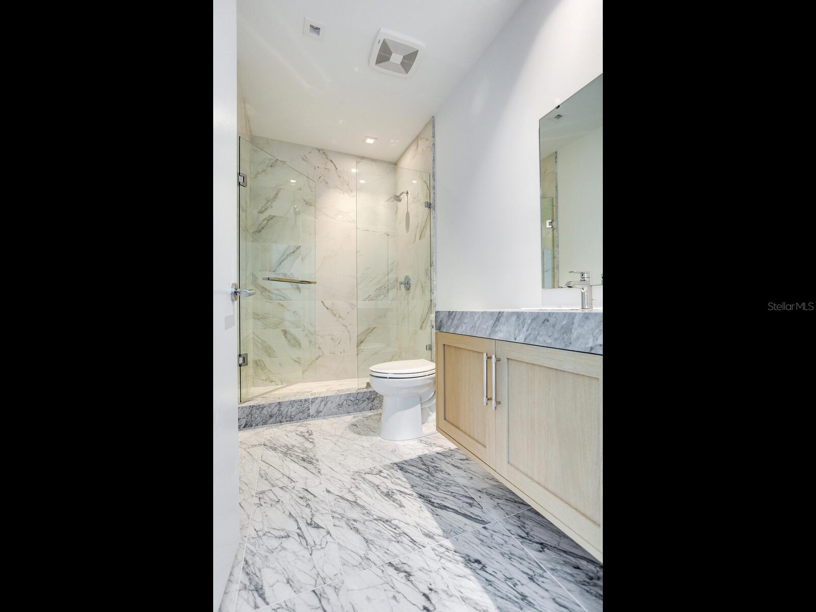 3105 BAY OAKS CONDO PCL #2204 - Residential Lease