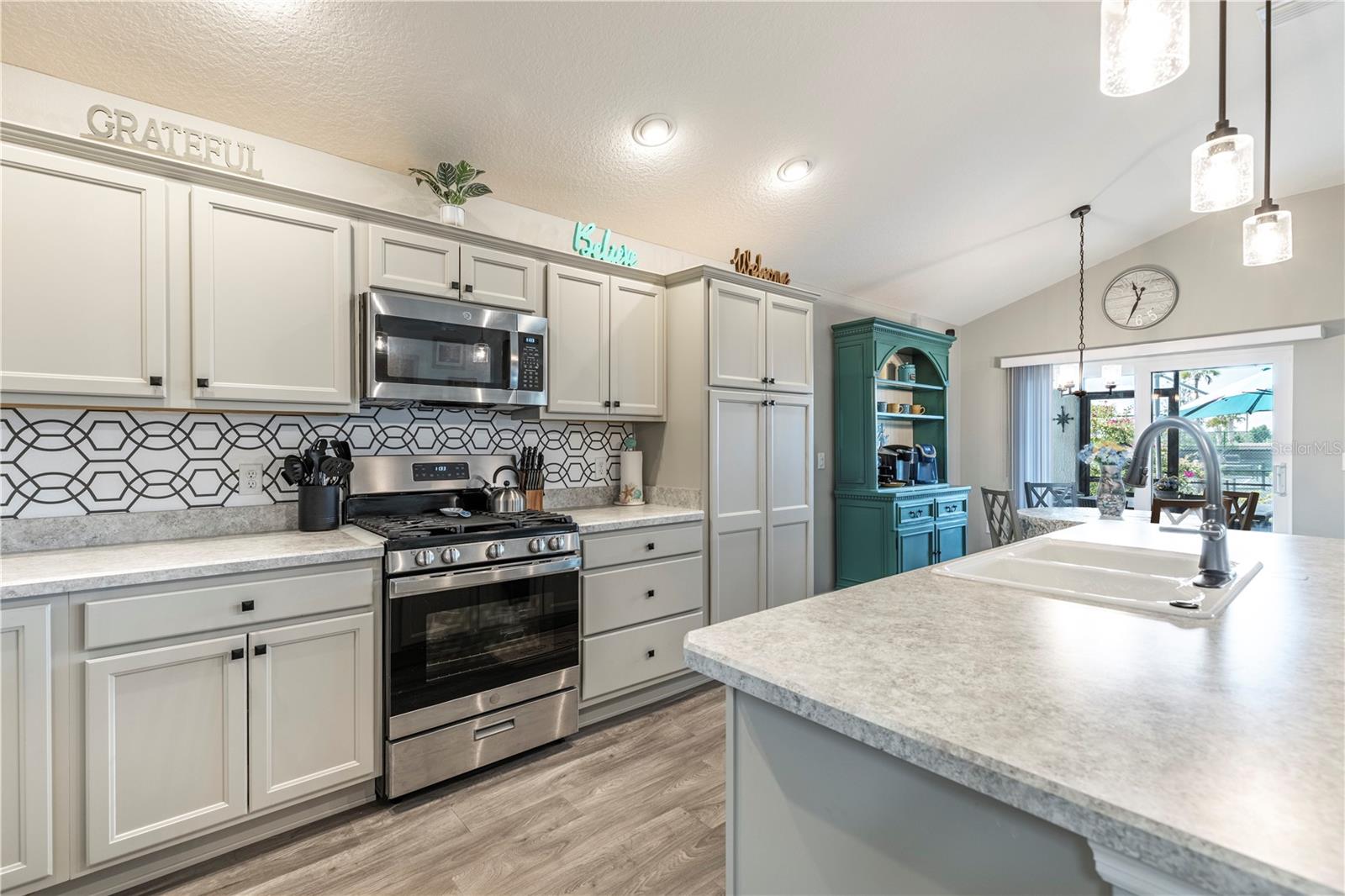 2810 NAVY HILL CIRCLE
