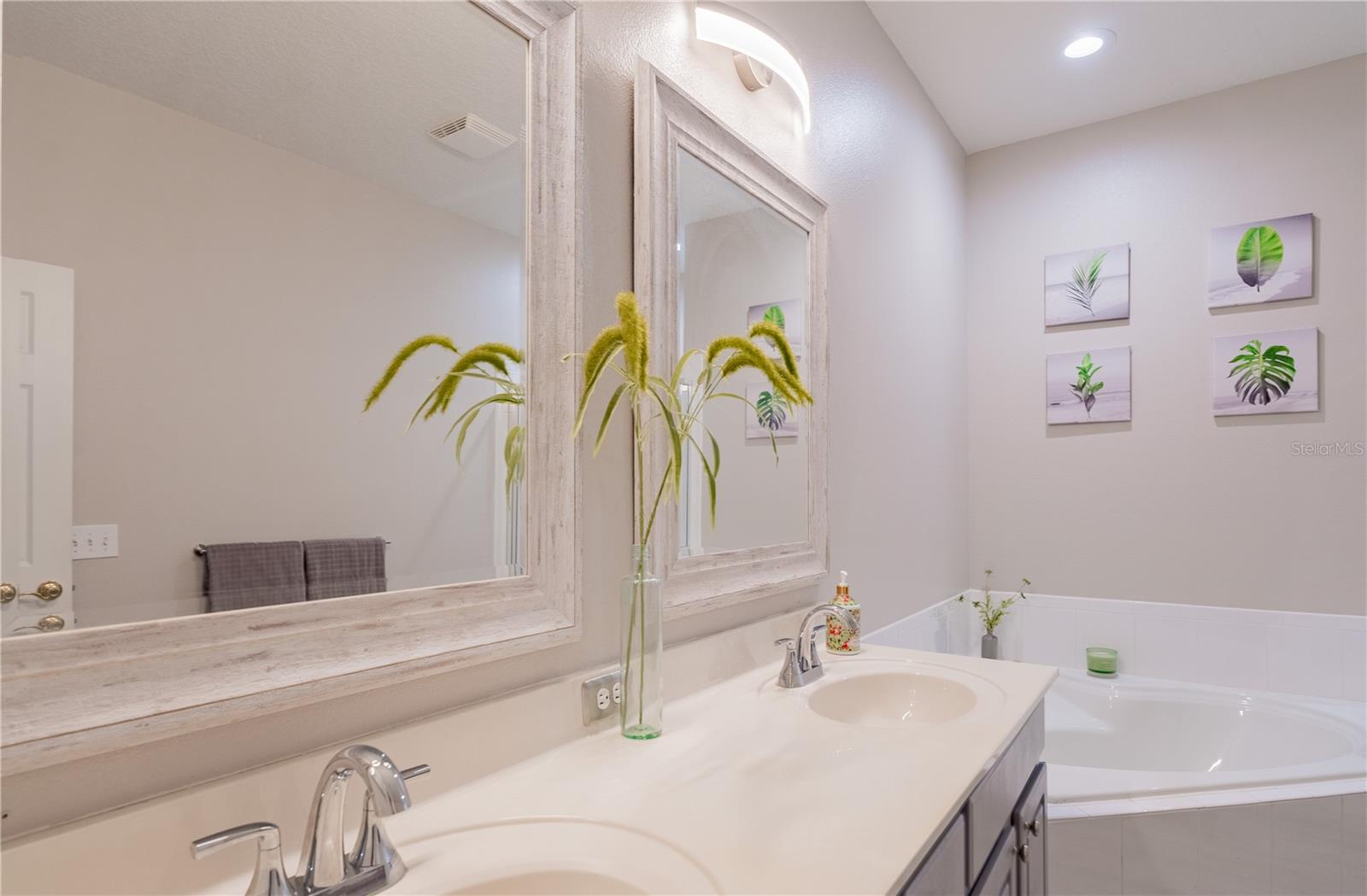 LAKERIDGE FALLS PH 1B - Residential