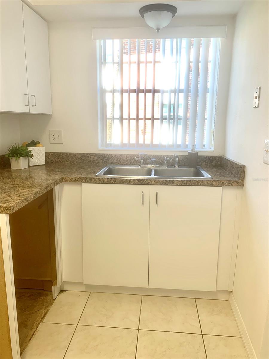 Colonial Twnhs Condo Apt Ph 01 - Residential