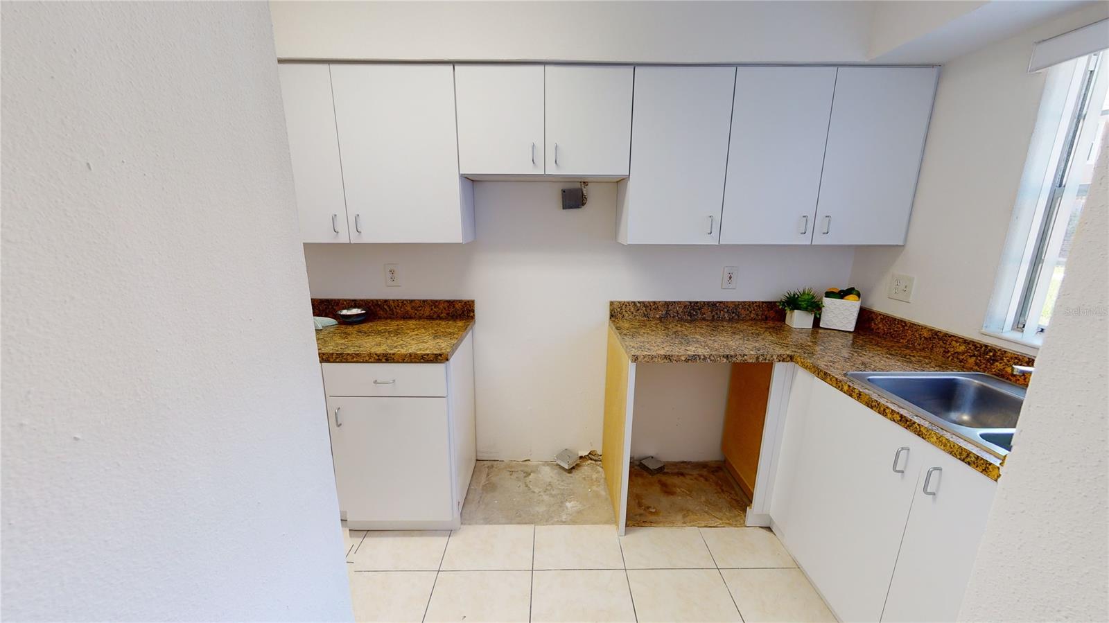 Colonial Twnhs Condo Apt Ph 01 - Residential