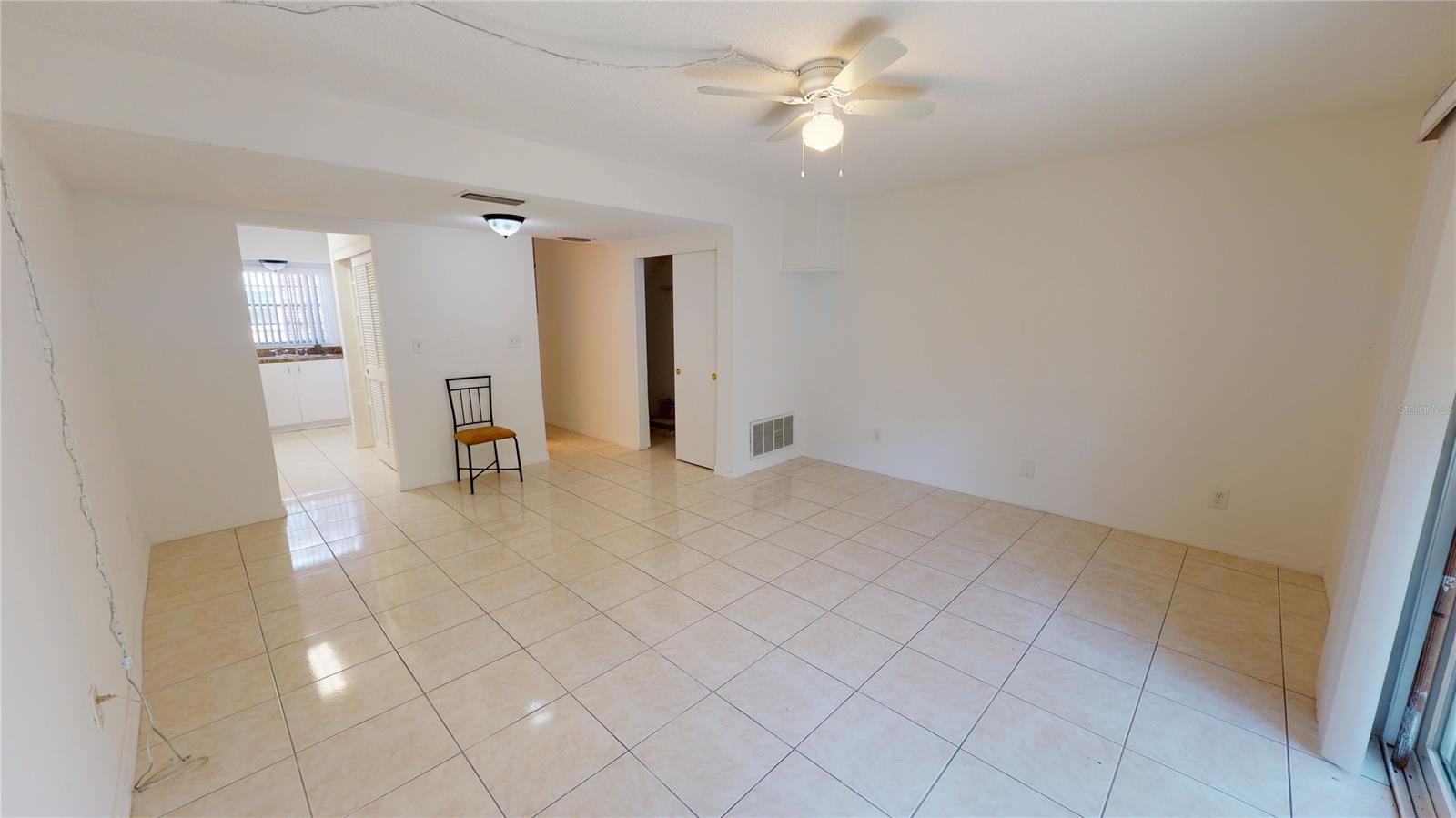 Colonial Twnhs Condo Apt Ph 01 - Residential