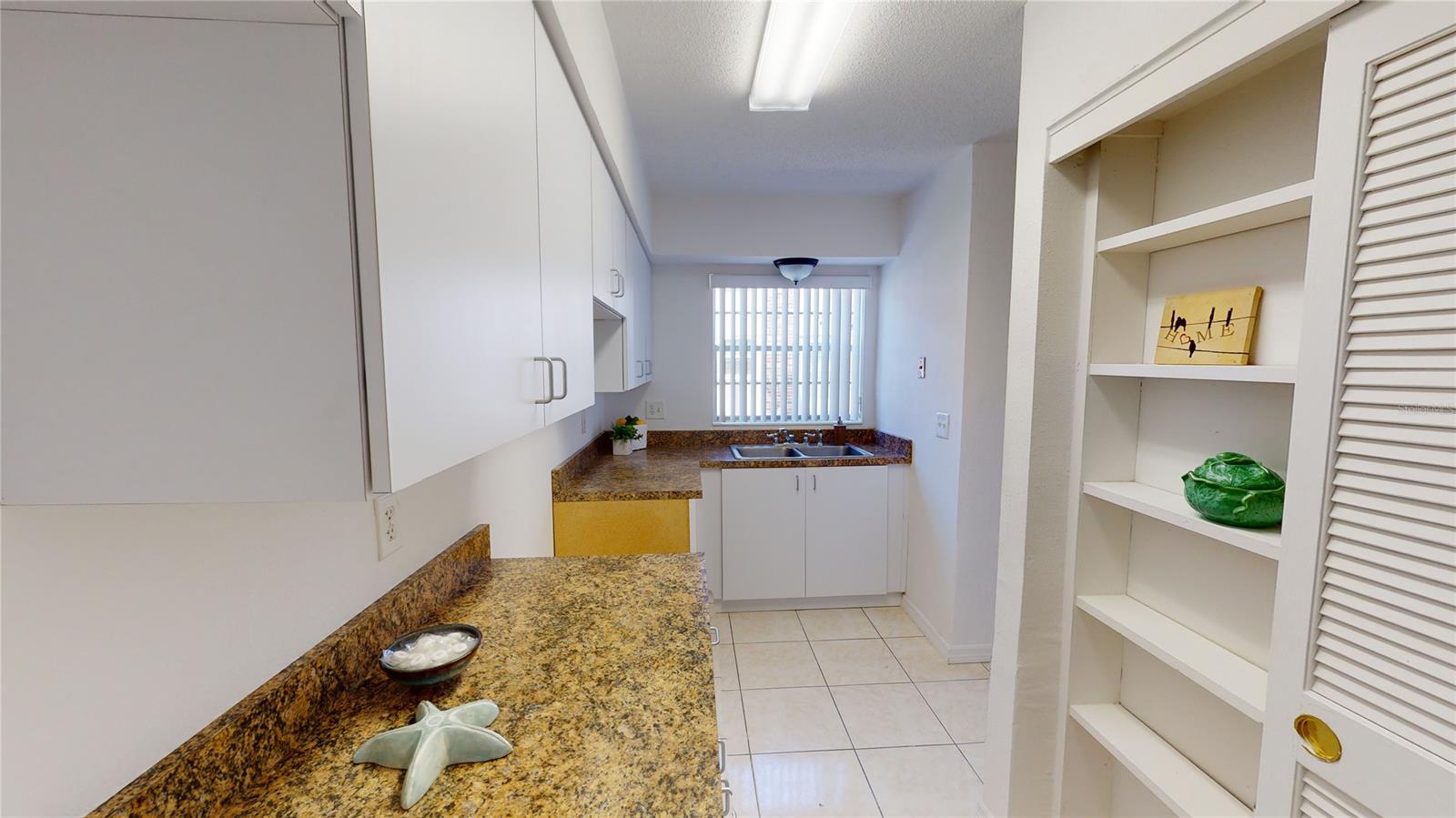 Colonial Twnhs Condo Apt Ph 01 - Residential