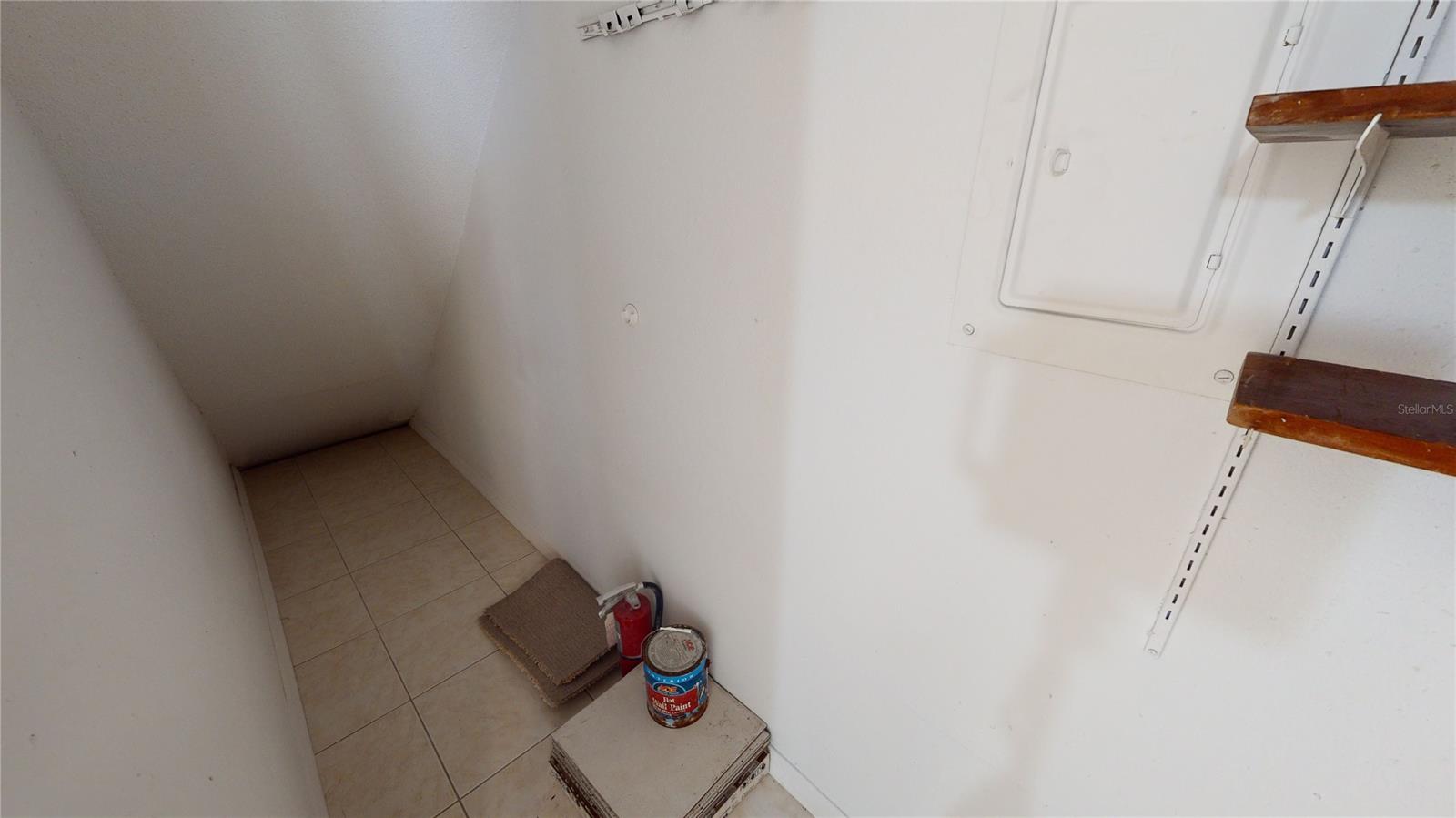 Colonial Twnhs Condo Apt Ph 01 - Residential