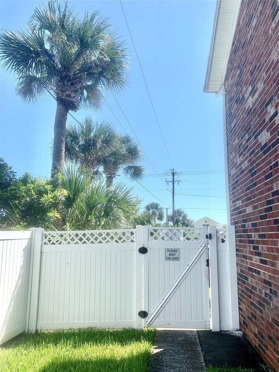 Colonial Twnhs Condo Apt Ph 01 - Residential