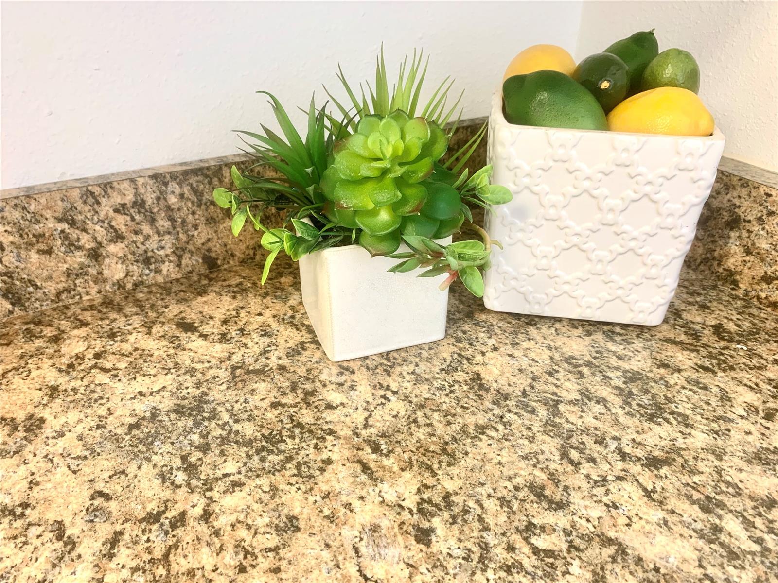 Colonial Twnhs Condo Apt Ph 01 - Residential