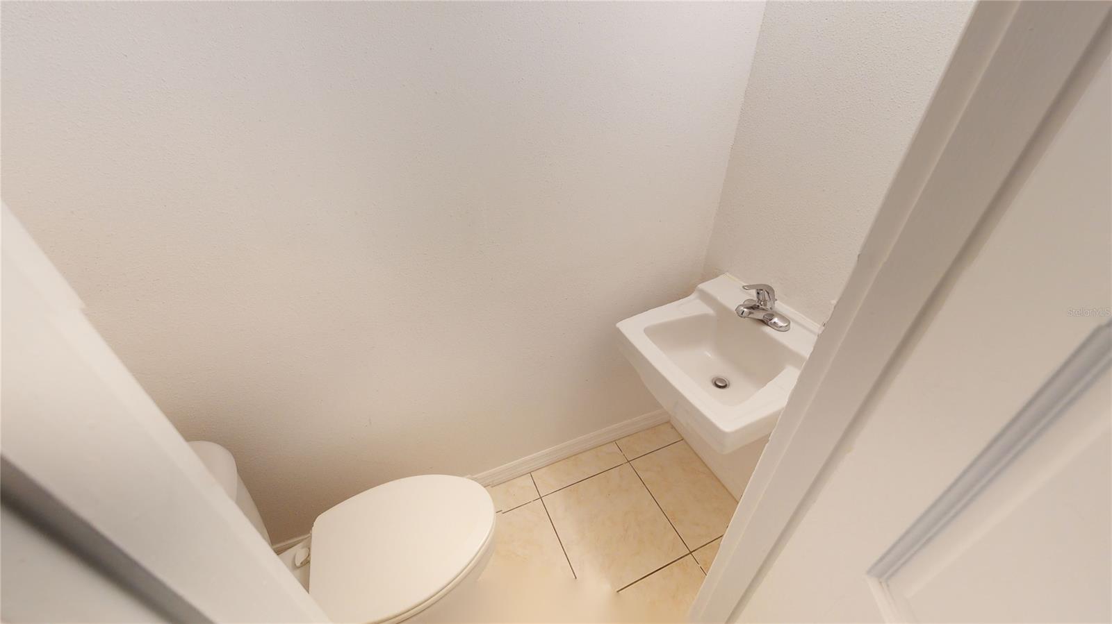 Colonial Twnhs Condo Apt Ph 01 - Residential